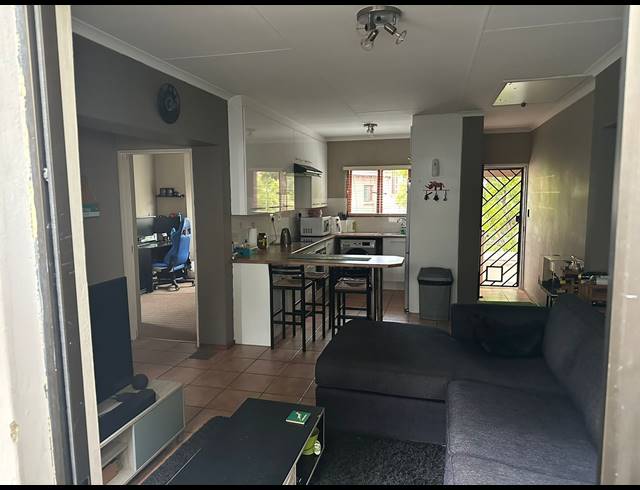 2 BEDROOM FLAT FOR SALE IN NORTHWOLD